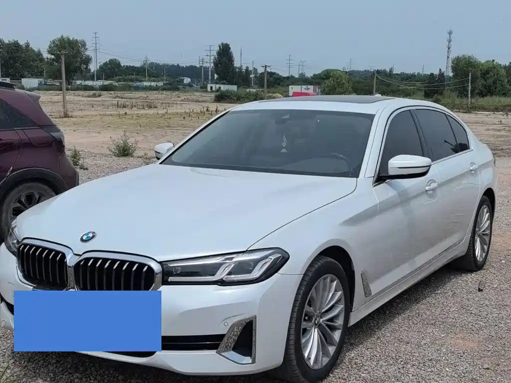 BMW 5 Series 2021 — фото 1 из 5