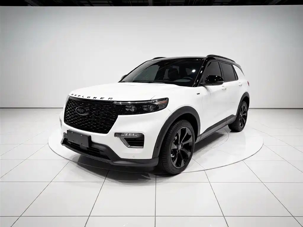 Ford Explorer 2021 — фото 1 из 5