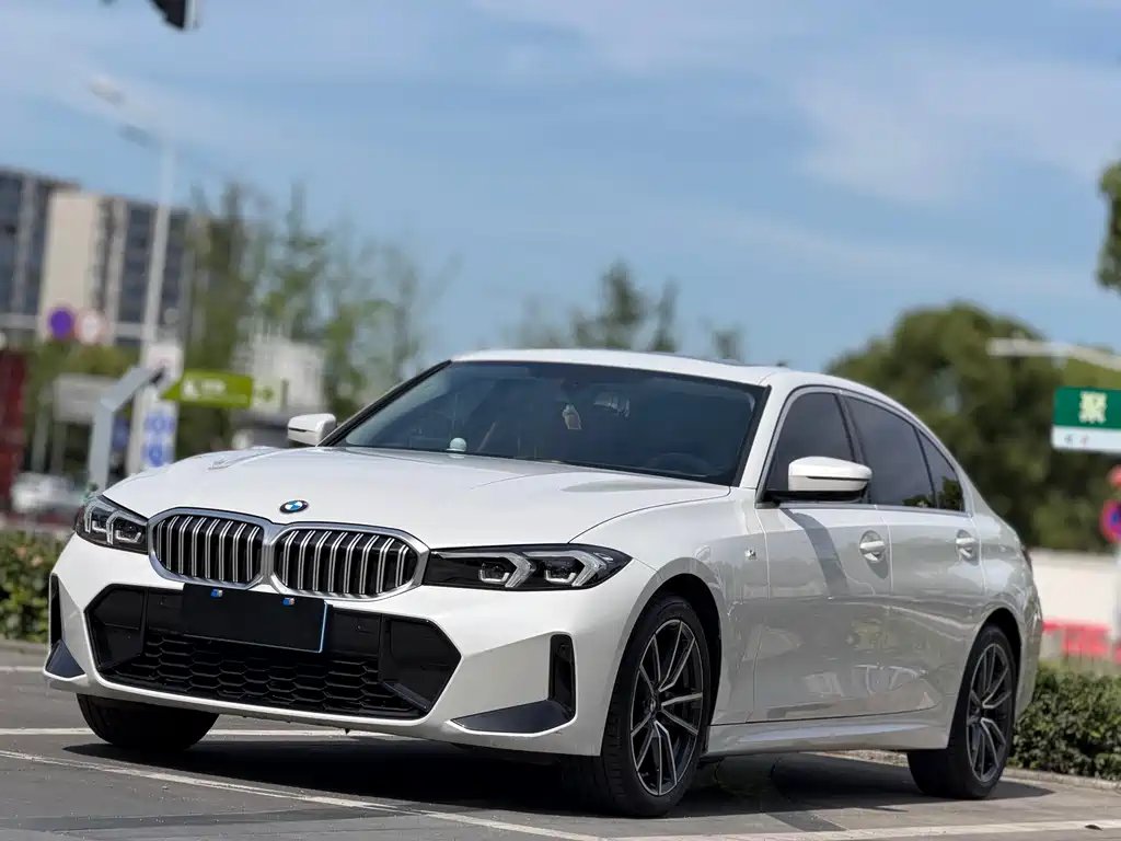 BMW 3 Series 2024 — фото 1 из 5