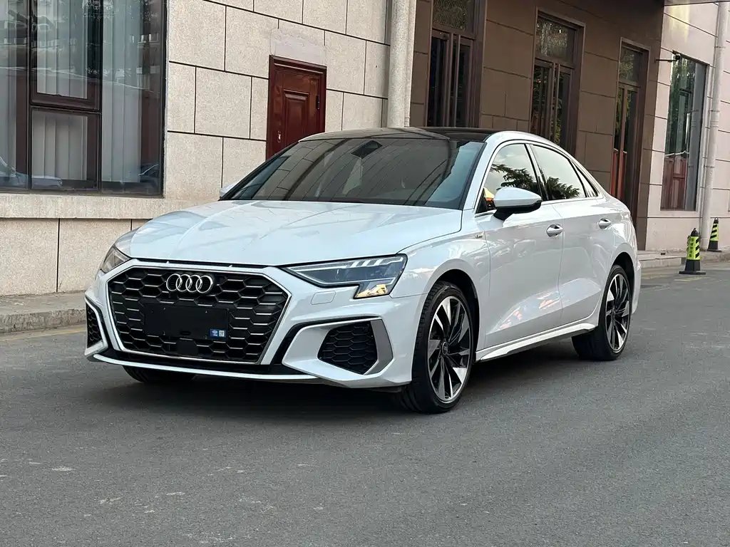 Audi A3 2023 — фото 1 из 5