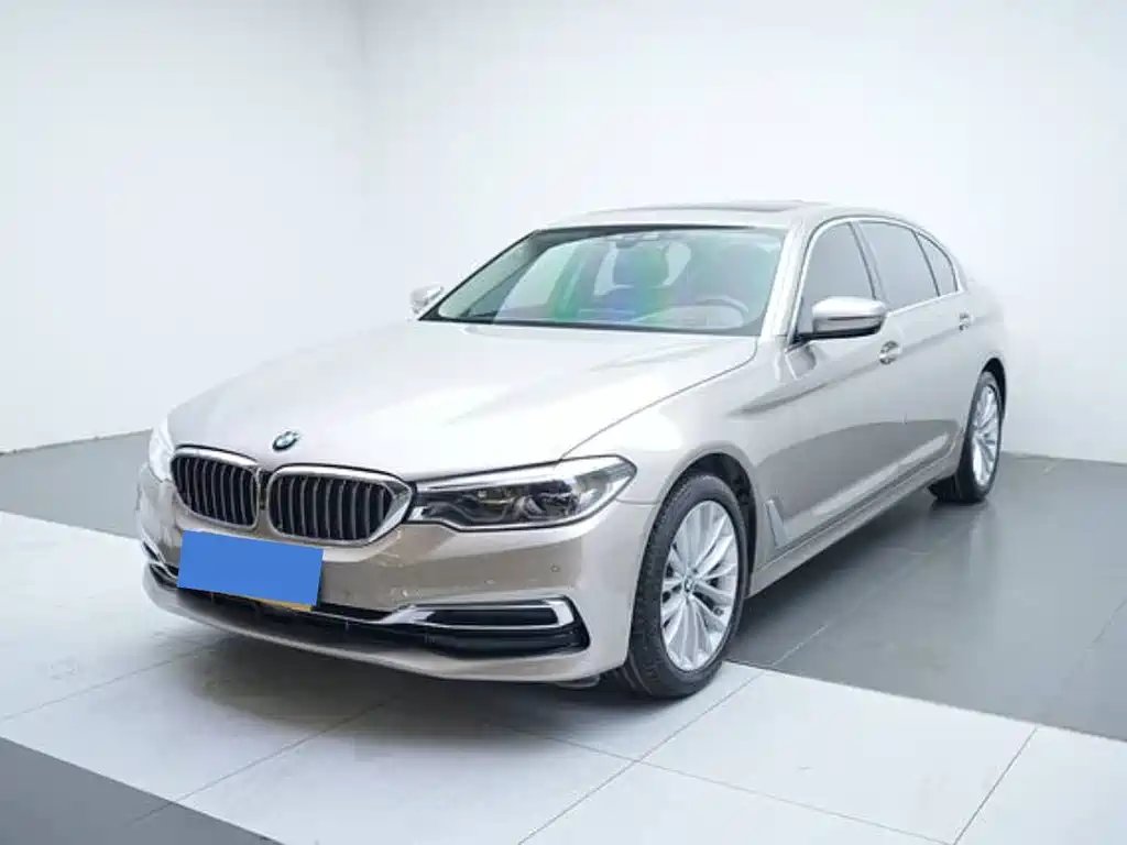 BMW 5 Series 2020 — фото 1 из 5