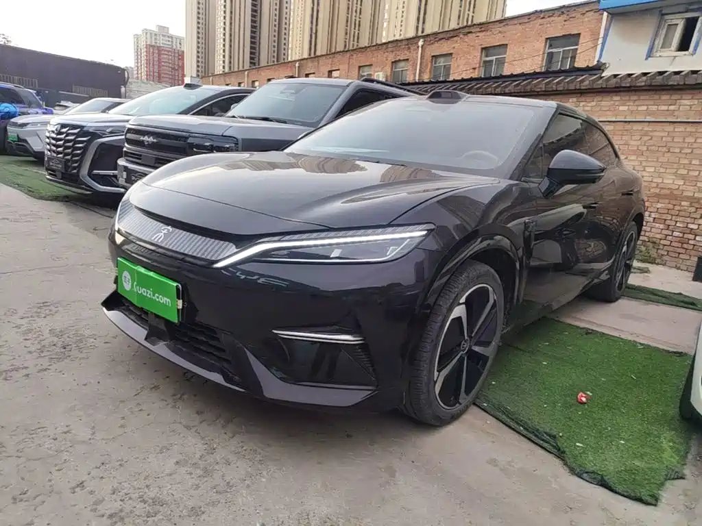 BYD L EV 2025 — фото 1 из 5