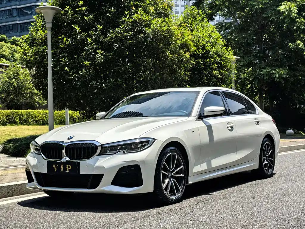 BMW 3 Series 2021 — фото 1 из 5