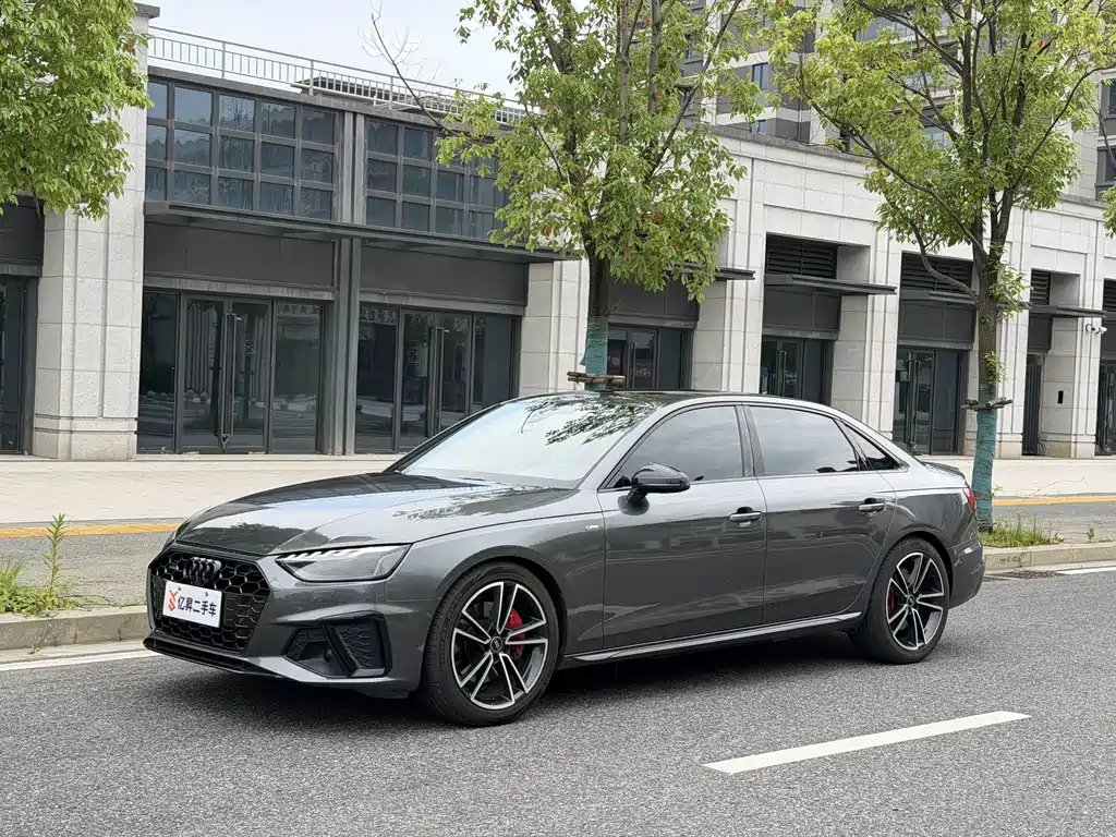 Audi A4L 2024 — фото 1 из 5