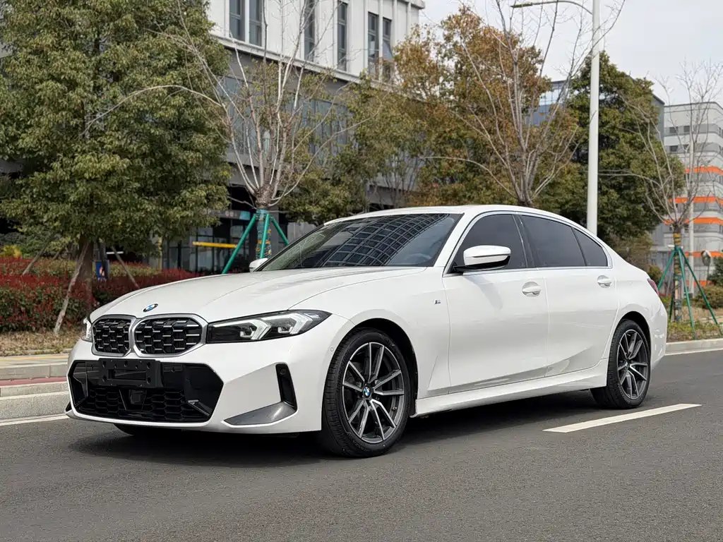 BMW 3 Series 2025 — фото 1 из 5