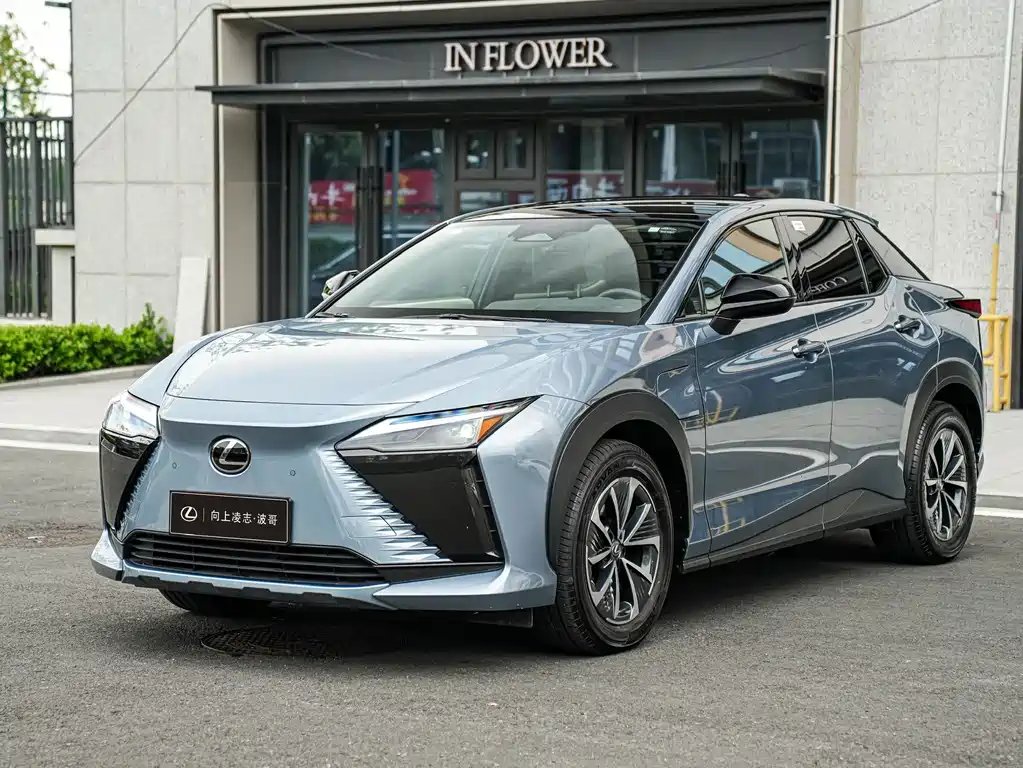 Lexus RZ 2024 — фото 1 из 5