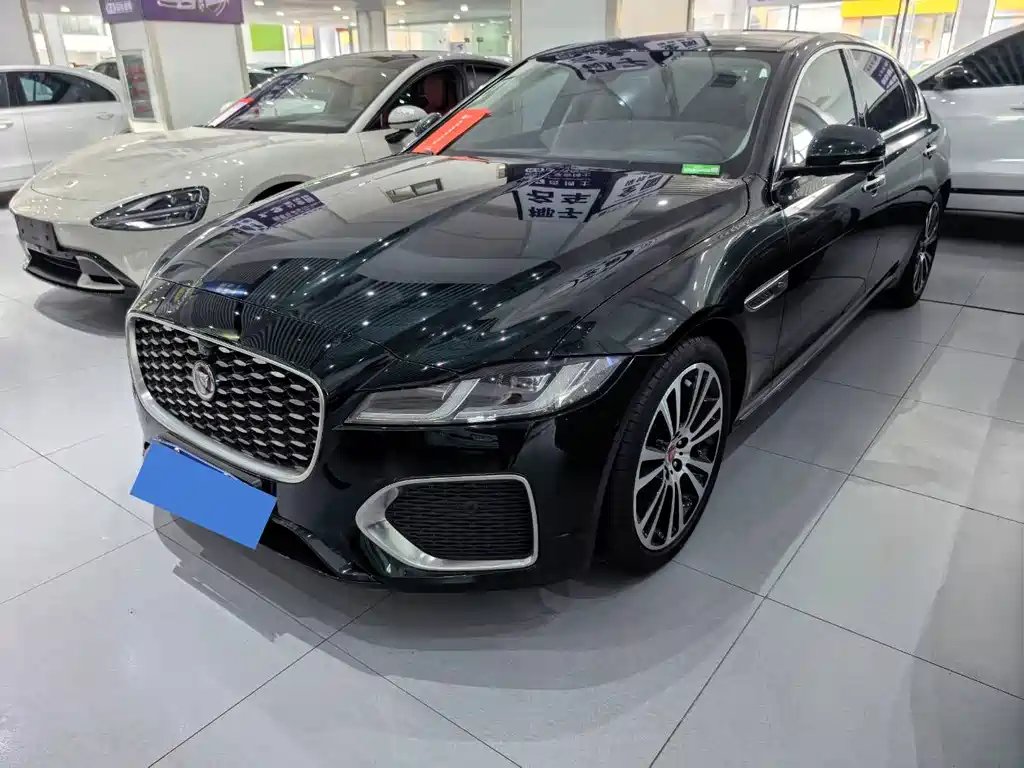 Jaguar XFL 2022 — фото 1 из 5