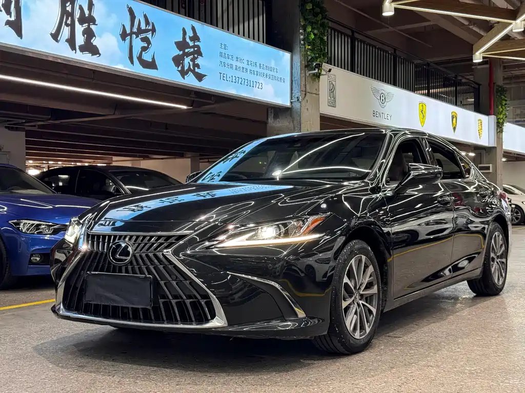 Lexus ES 2023 — фото 1 из 5