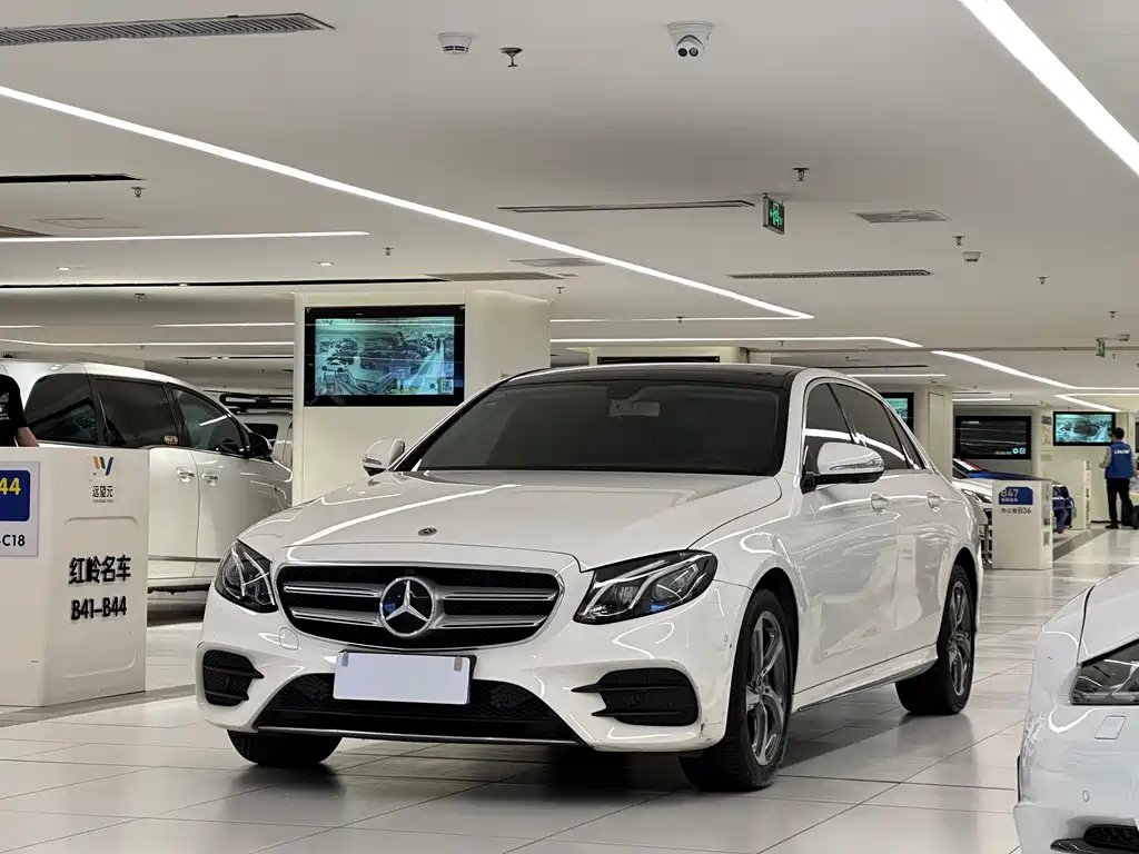 Mercedes-Benz E-Class 2019 — фото 1 из 5