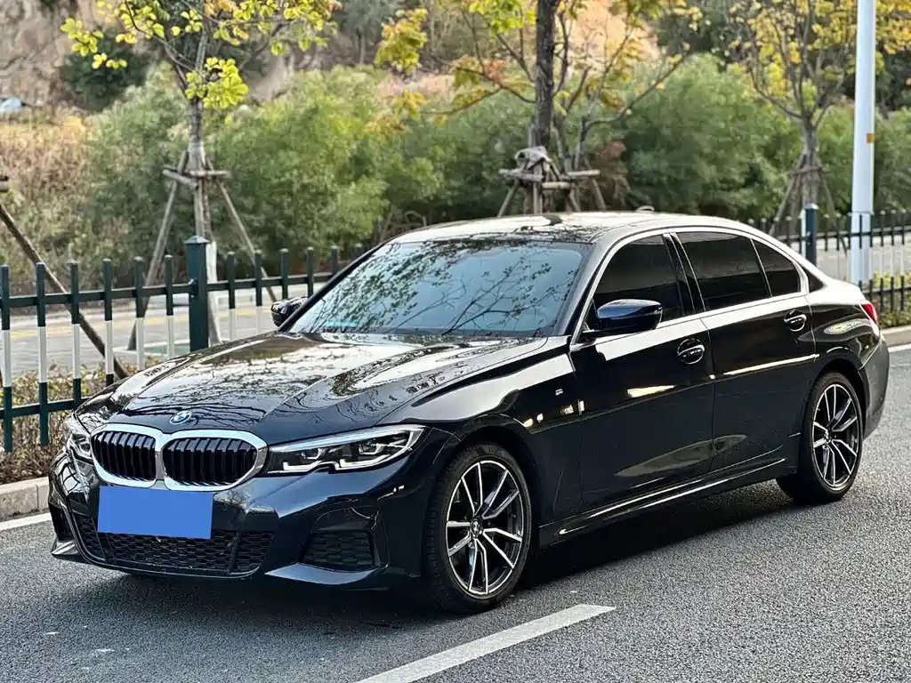 BMW 3 Series 2023 — фото 1 из 5