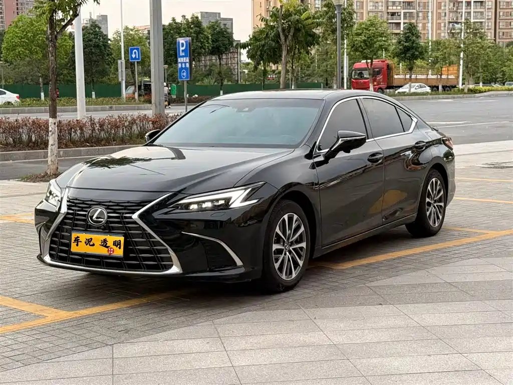 Lexus ES 2025