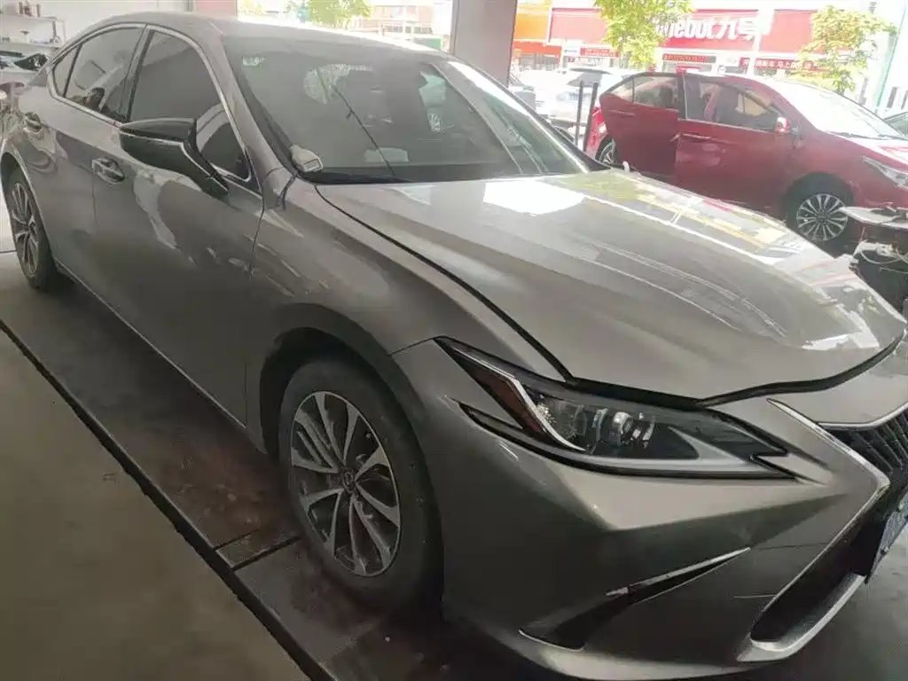 Lexus ES 2024