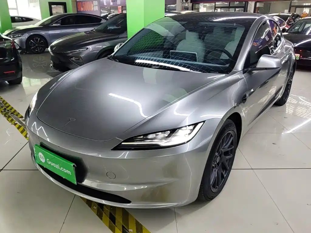 Tesla Model 3 2024
