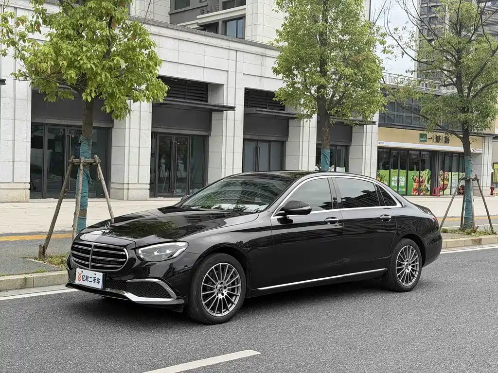 Mercedes-Benz E-Class 2022
