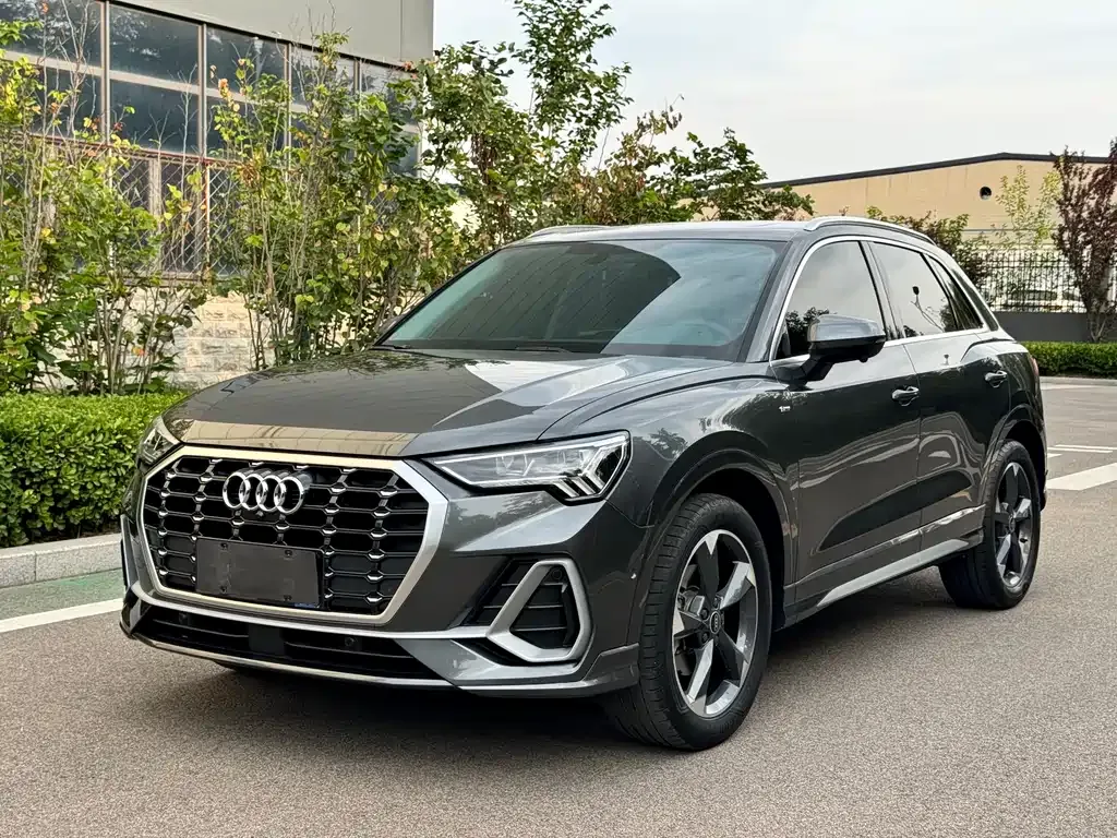 Audi Q3 2023 — фото 1 из 18