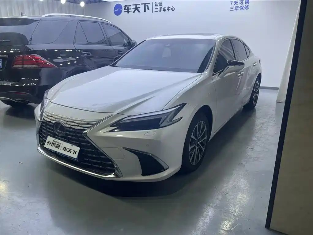 Lexus ES 2026