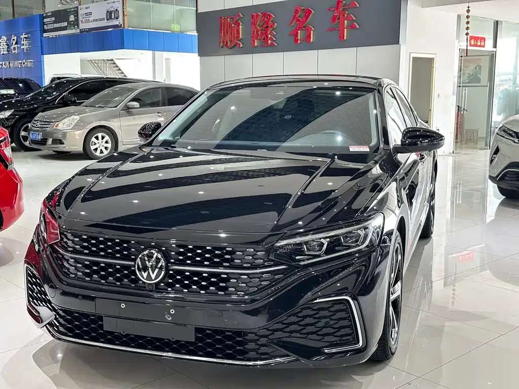 Volkswagen Passat 2025