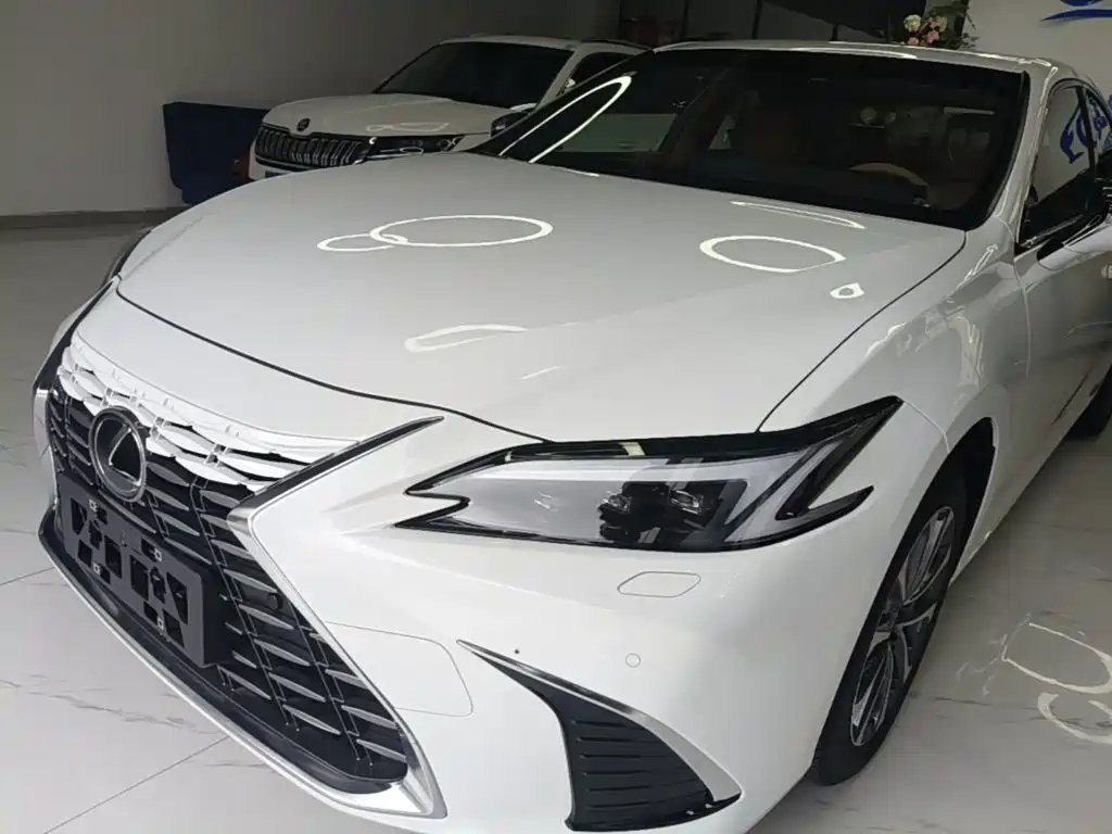 Lexus ES 2026