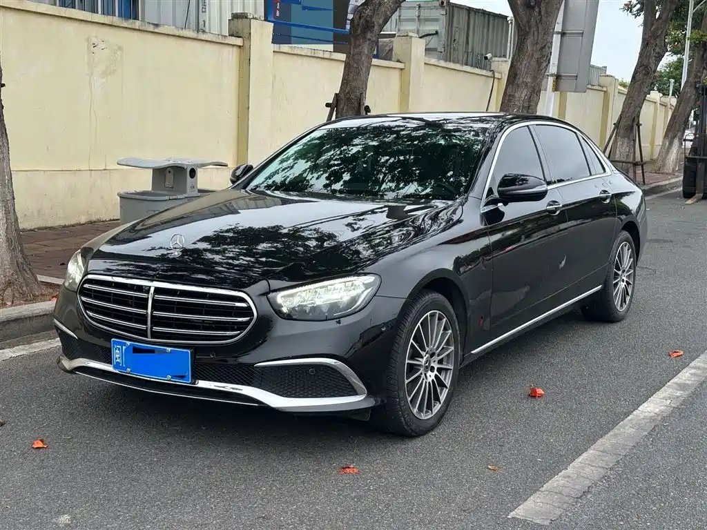 Mercedes-Benz E-Class 2023 — фото 1 из 5