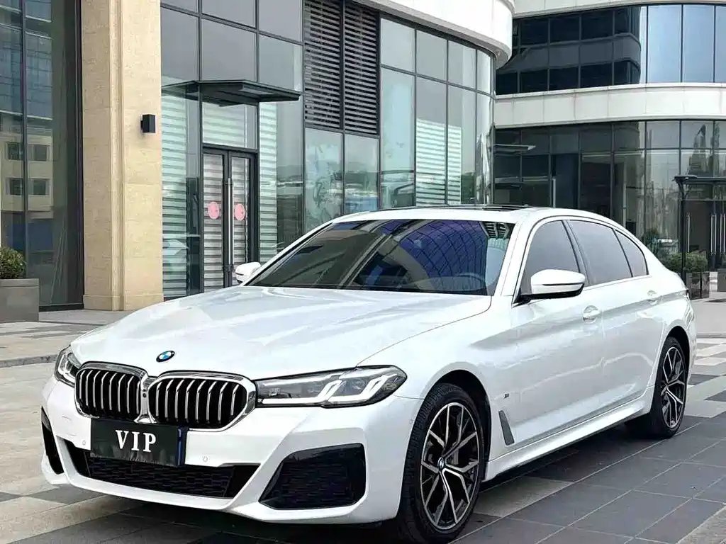 BMW 5 Series 2022 — фото 1 из 5