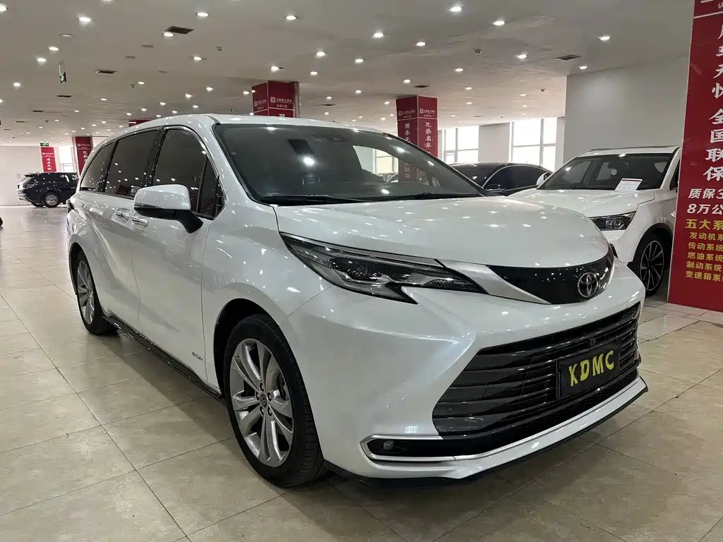 Toyota Sienna 2025 — фото 1 из 5
