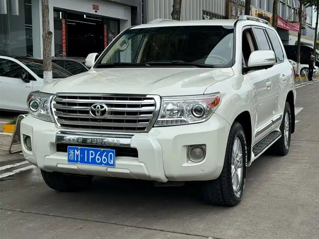 Toyota Land Cruiser 2016 — фото 1 из 5
