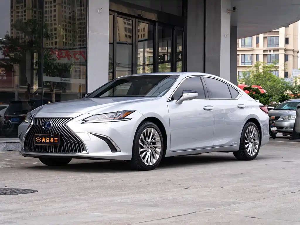 Lexus ES 2020 — фото 1 из 5