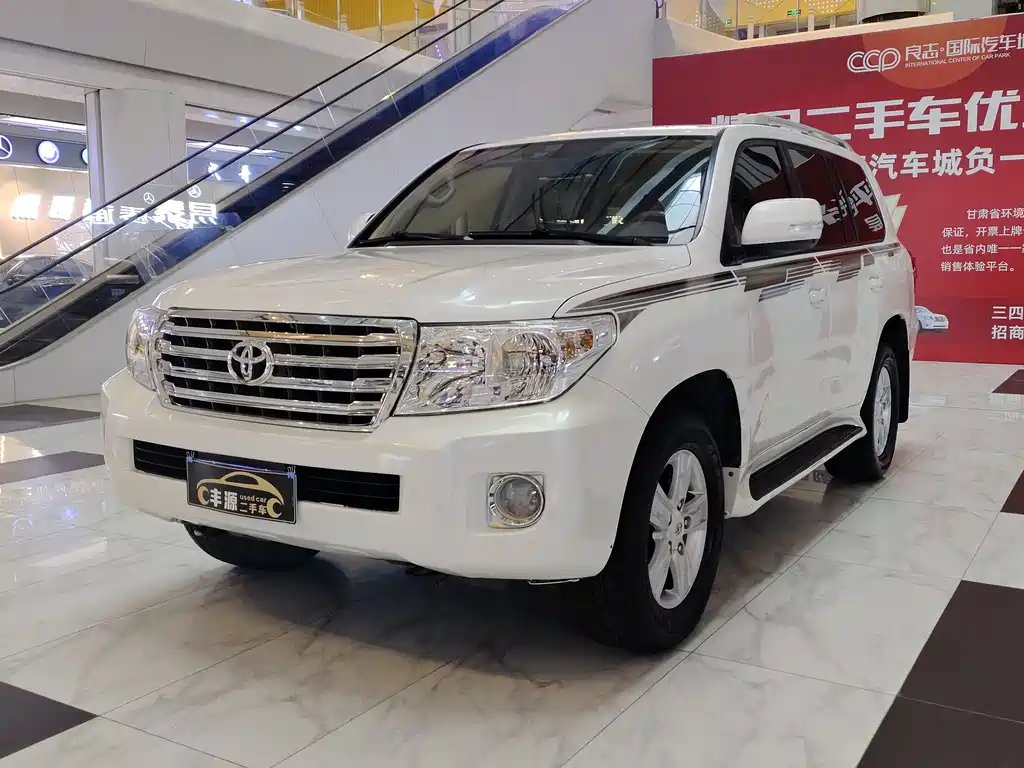 Toyota Land Cruiser 2015 — фото 1 из 5