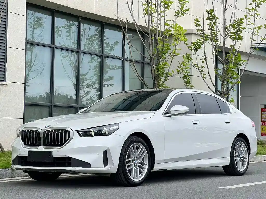 BMW 5 Series 2025