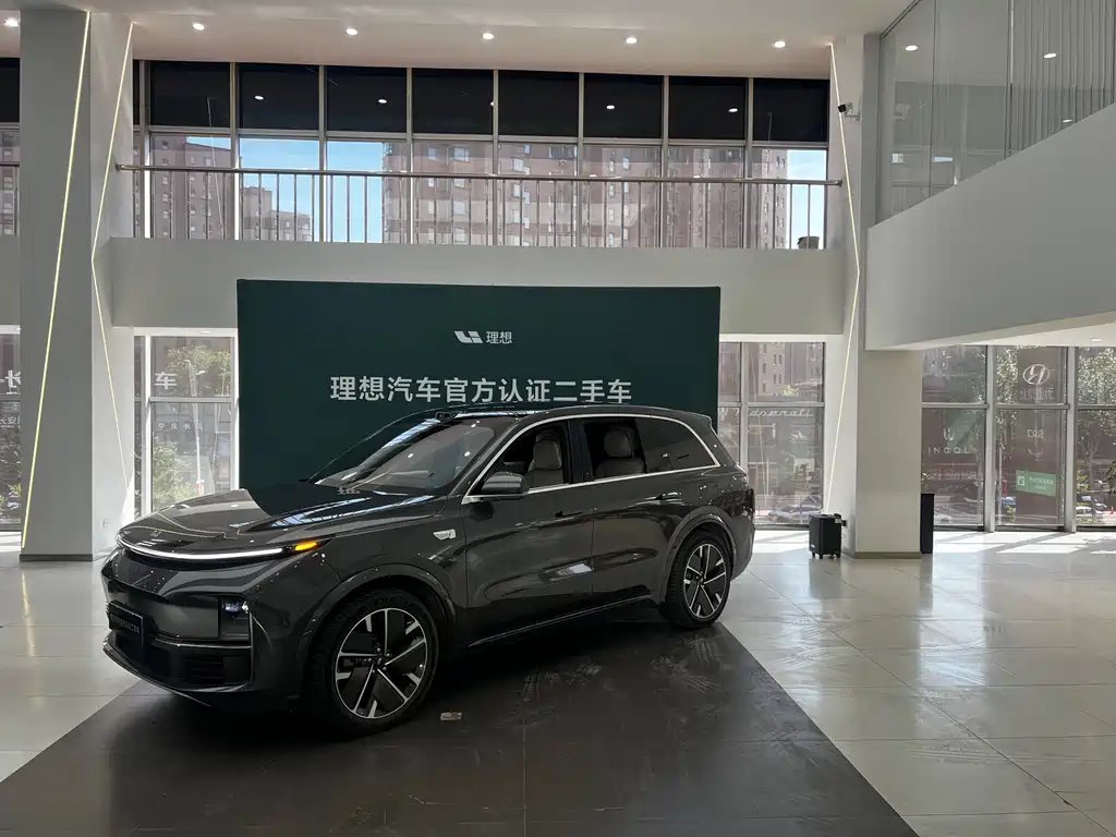 Li Auto Li L8 2025 — фото 1 из 5