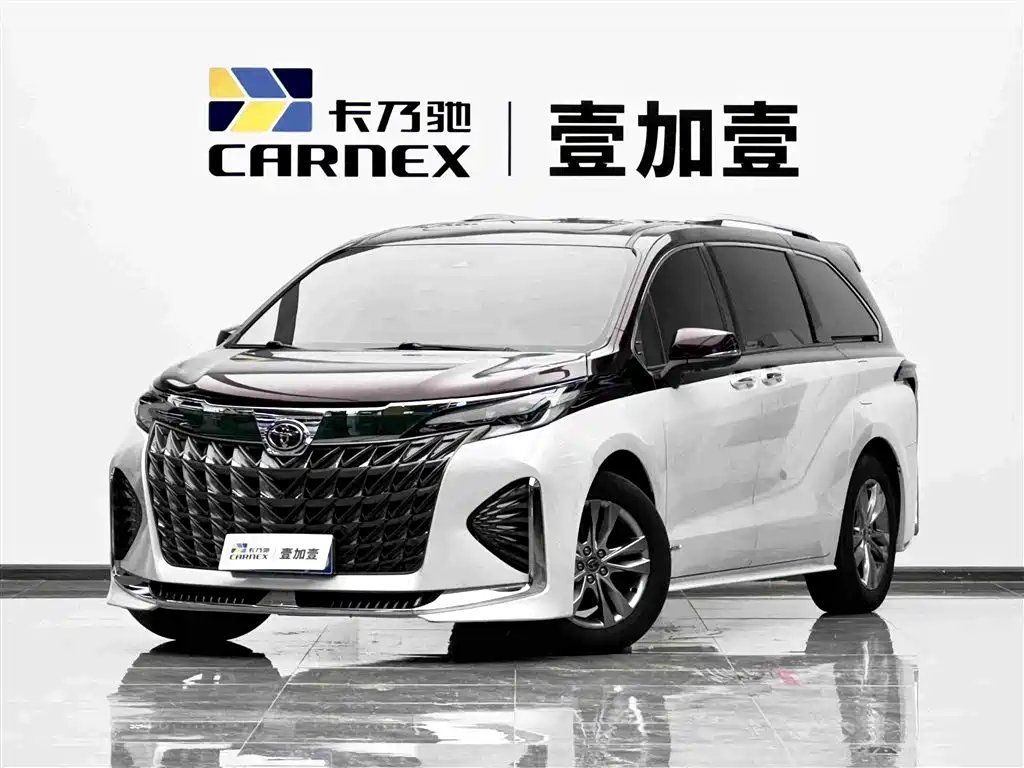 Toyota Sienna 2024 — фото 1 из 5