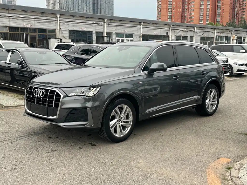 Audi Q7 2021 — фото 1 из 5