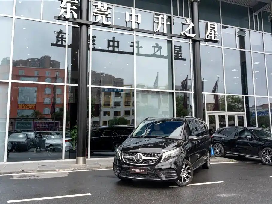 Mercedes-Benz V-Class 2023 — фото 1 из 5