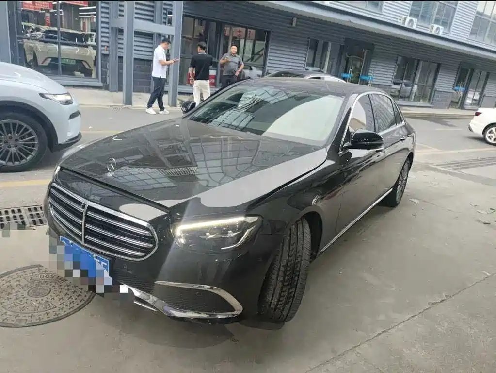 Mercedes-Benz E-Class 2023 — фото 1 из 5