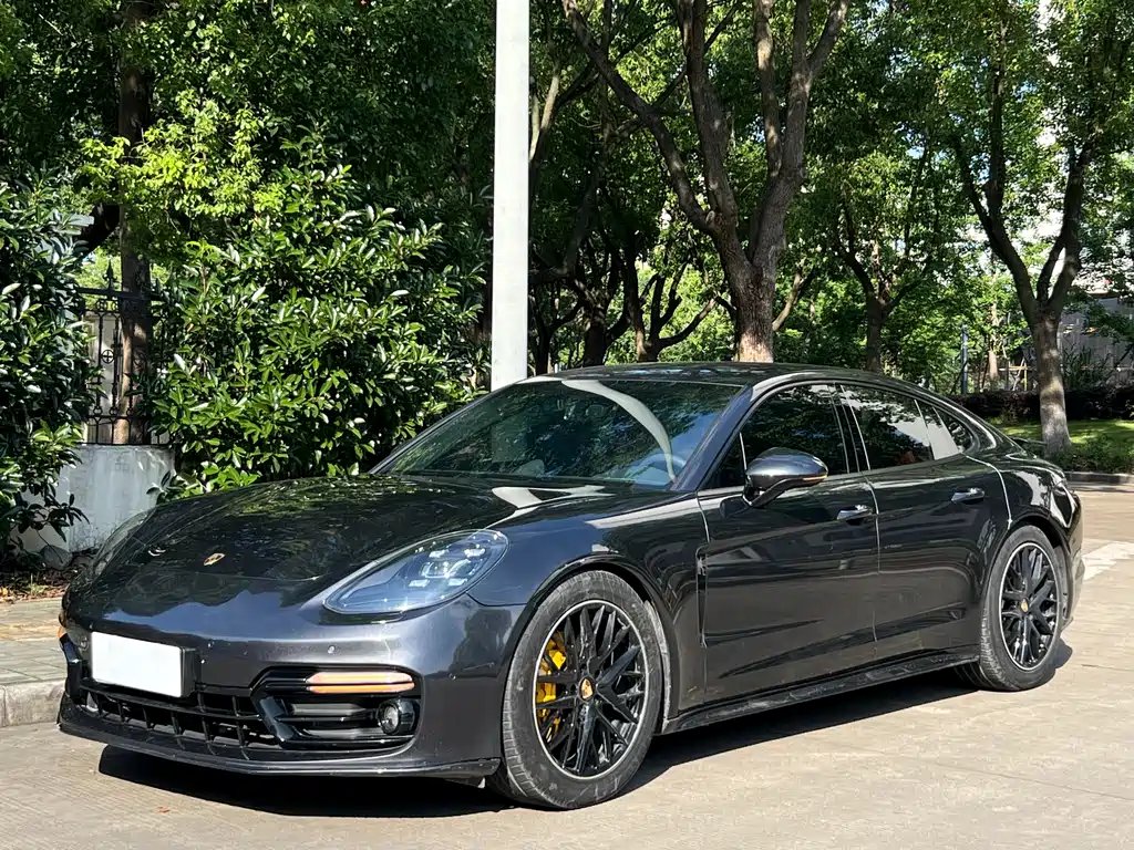 Porsche Panamera 2018 — фото 1 из 5
