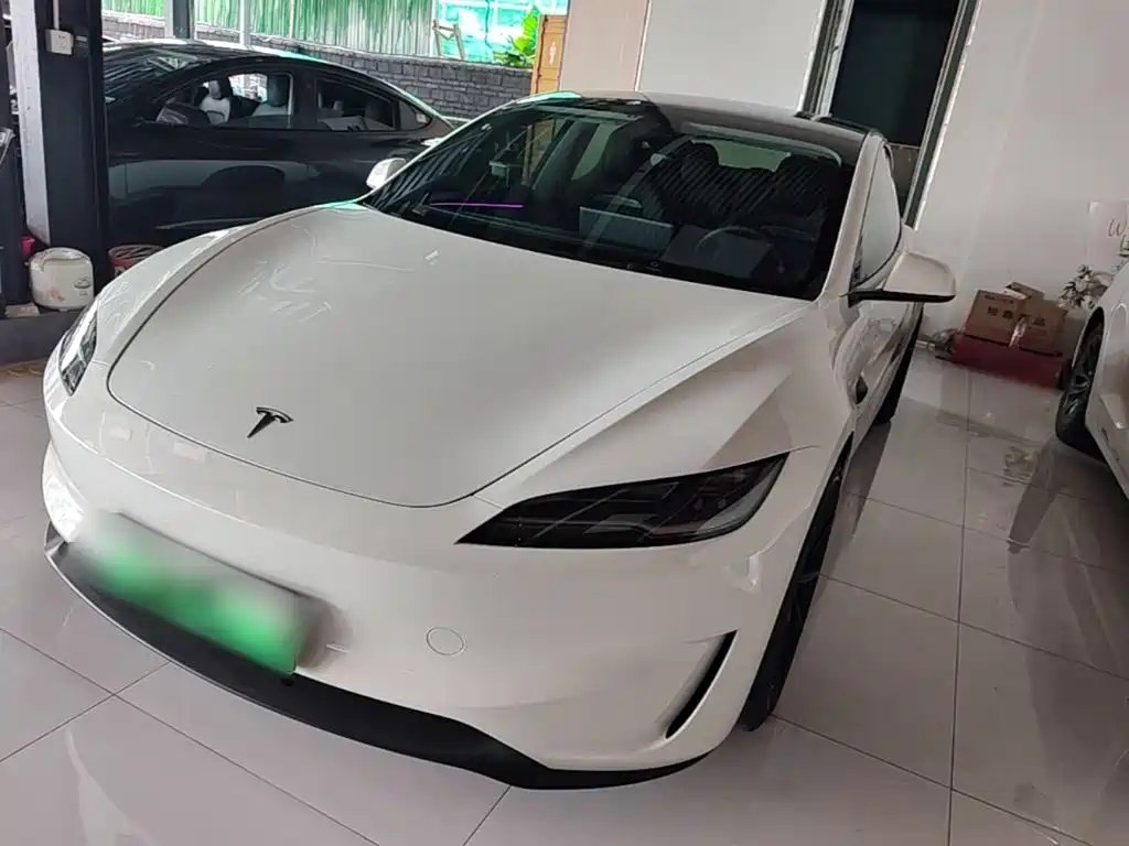Tesla Model 3 2024 — фото 1 из 5