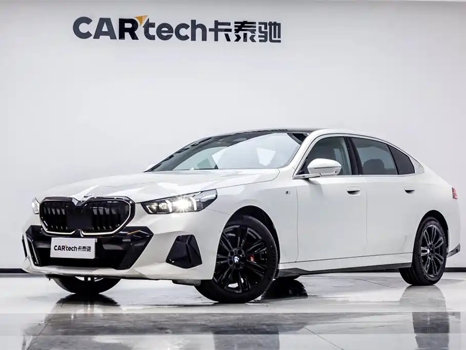 BMW 5 Series 2025 — фото 1 из 5