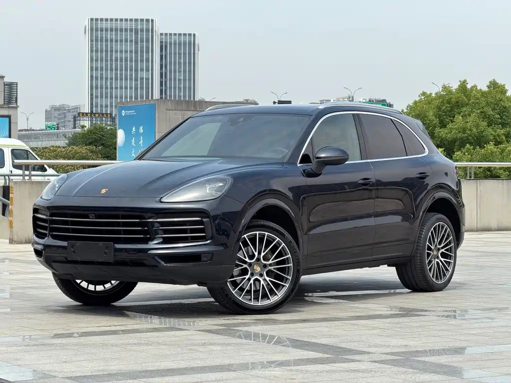 Porsche Cayenne 2018 — фото 1 из 5