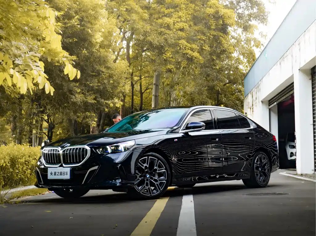 BMW 5 Series 2024 — фото 1 из 5