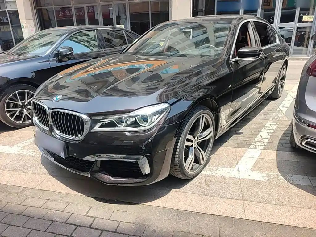 BMW 7 Series 2019 — фото 1 из 5