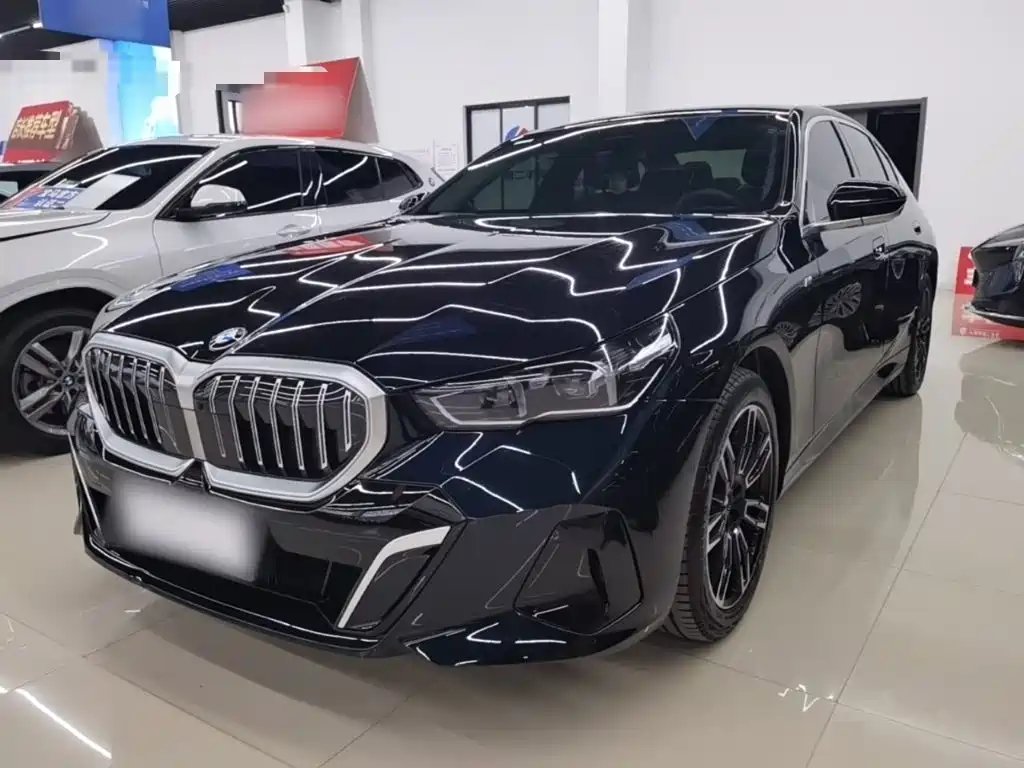 BMW 5 Series 2025 — фото 1 из 5