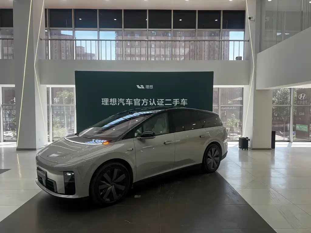 Li Auto Lii8 2025 — фото 1 из 5
