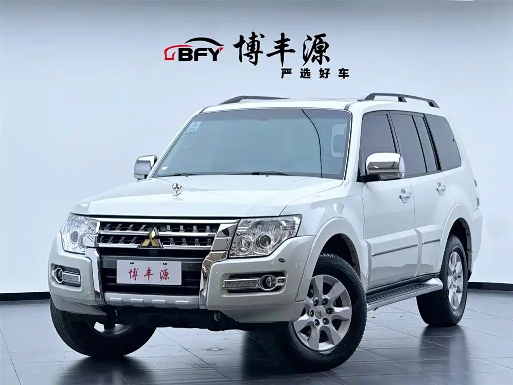 Mitsubishi Pajero (Import) 2024 — фото 1 из 5