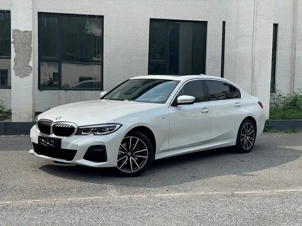 BMW 3 Series 2022 — фото 1 из 5