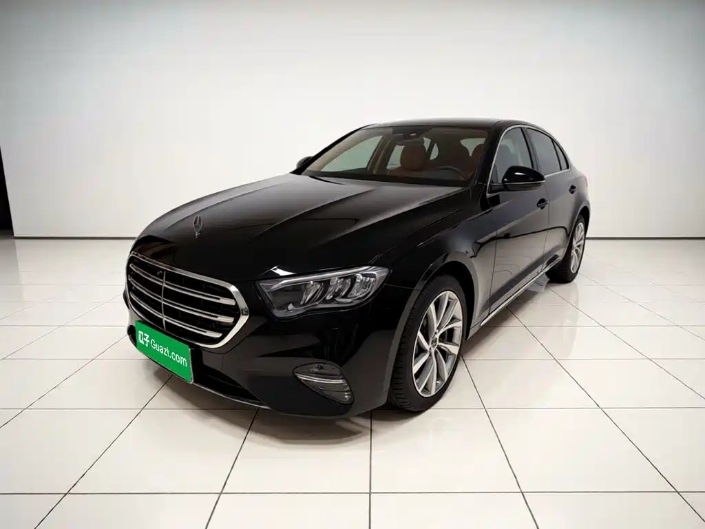Mercedes-Benz E-Class 2024 — фото 1 из 5