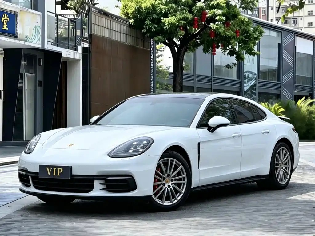Porsche Panamera 2017 — фото 1 из 5