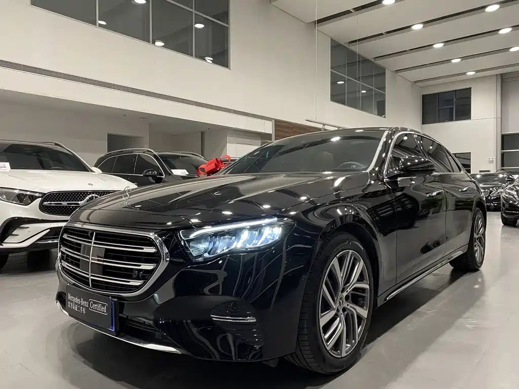 Mercedes-Benz E-Class 2025 — фото 1 из 5