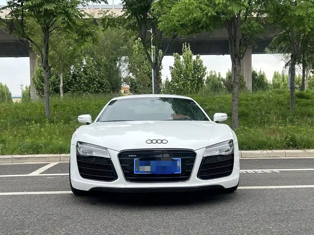 Audi R8 2016 — фото 1 из 5