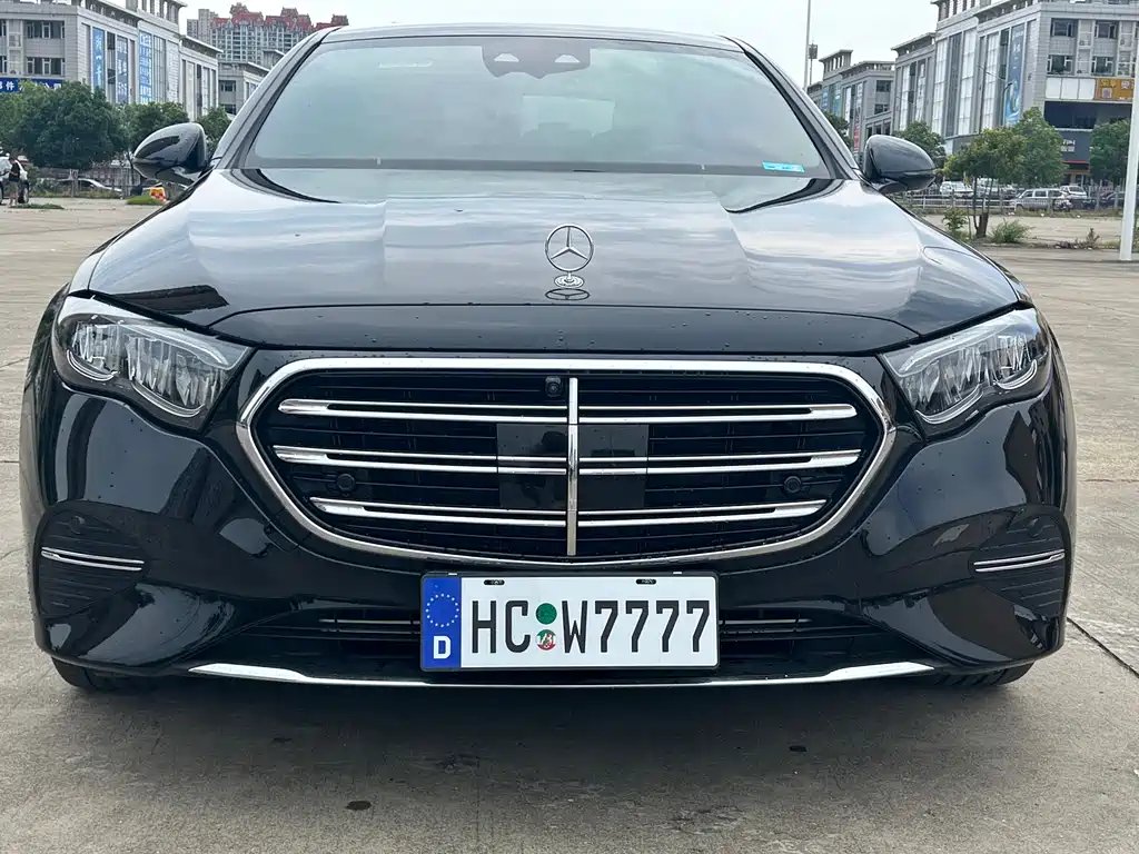 Mercedes-Benz E-Class 2024 — фото 1 из 5