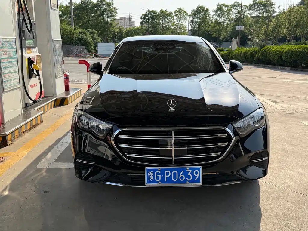 Mercedes-Benz E-Class 2024 — фото 1 из 5
